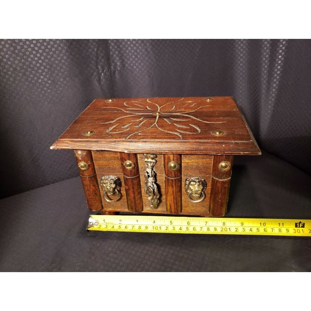 VINTAGE HAND CRAFTED WOODEN ORNATE JEWELRY TRINKET BOX WITH BRASS ACCESSORIES